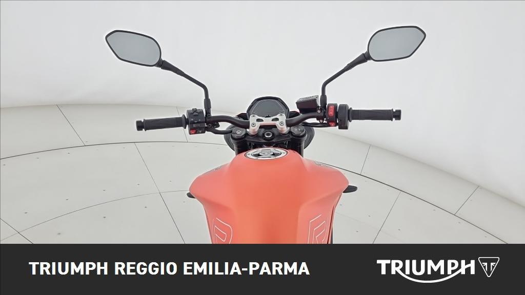 TRIUMPH Street Triple 675 R