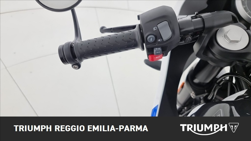 TRIUMPH Thruxton 400 Pearl Metallic White / Storm Grey Abs