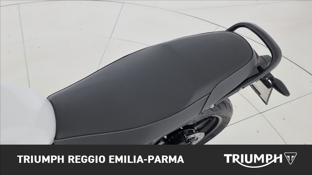 TRIUMPH Thruxton 400 Pearl Metallic White / Storm Grey Abs