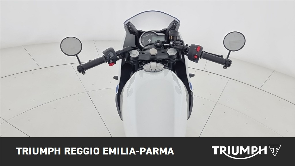 TRIUMPH Thruxton 400 Pearl Metallic White / Storm Grey Abs