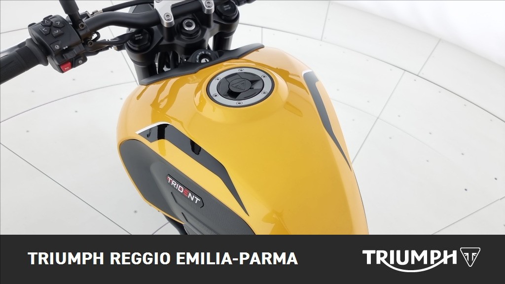 TRIUMPH Trident 660 Cosmic Yellow / Sapphire Black Abs