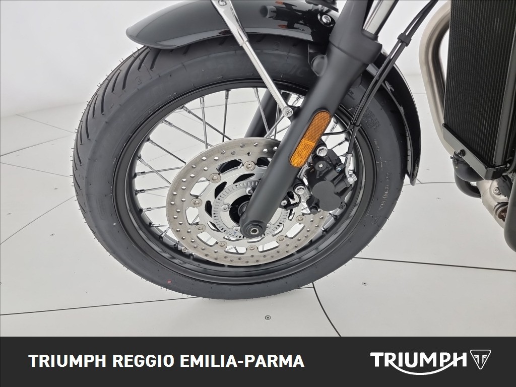 TRIUMPH Bonneville 900 T100 Jet Black / Diablo Red