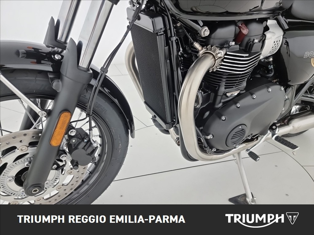 TRIUMPH Bonneville 900 T100 Jet Black / Diablo Red